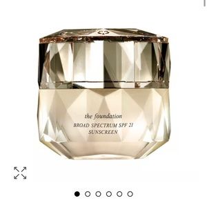 Cle De Peau The Foundation - Shade Ivory I10